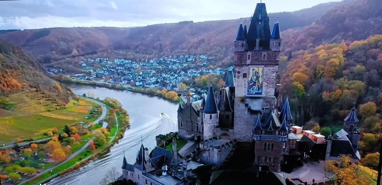 Attraktive Wohnung-Elztalidyll-Zwischen Mosel,Nuerburgring Und Burg Eltz Kollig ภายนอก รูปภาพ