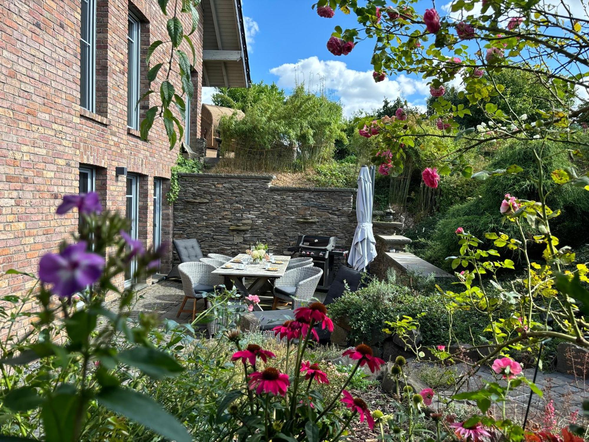 Attraktive Wohnung-Elztalidyll-Zwischen Mosel,Nuerburgring Und Burg Eltz Kollig ภายนอก รูปภาพ